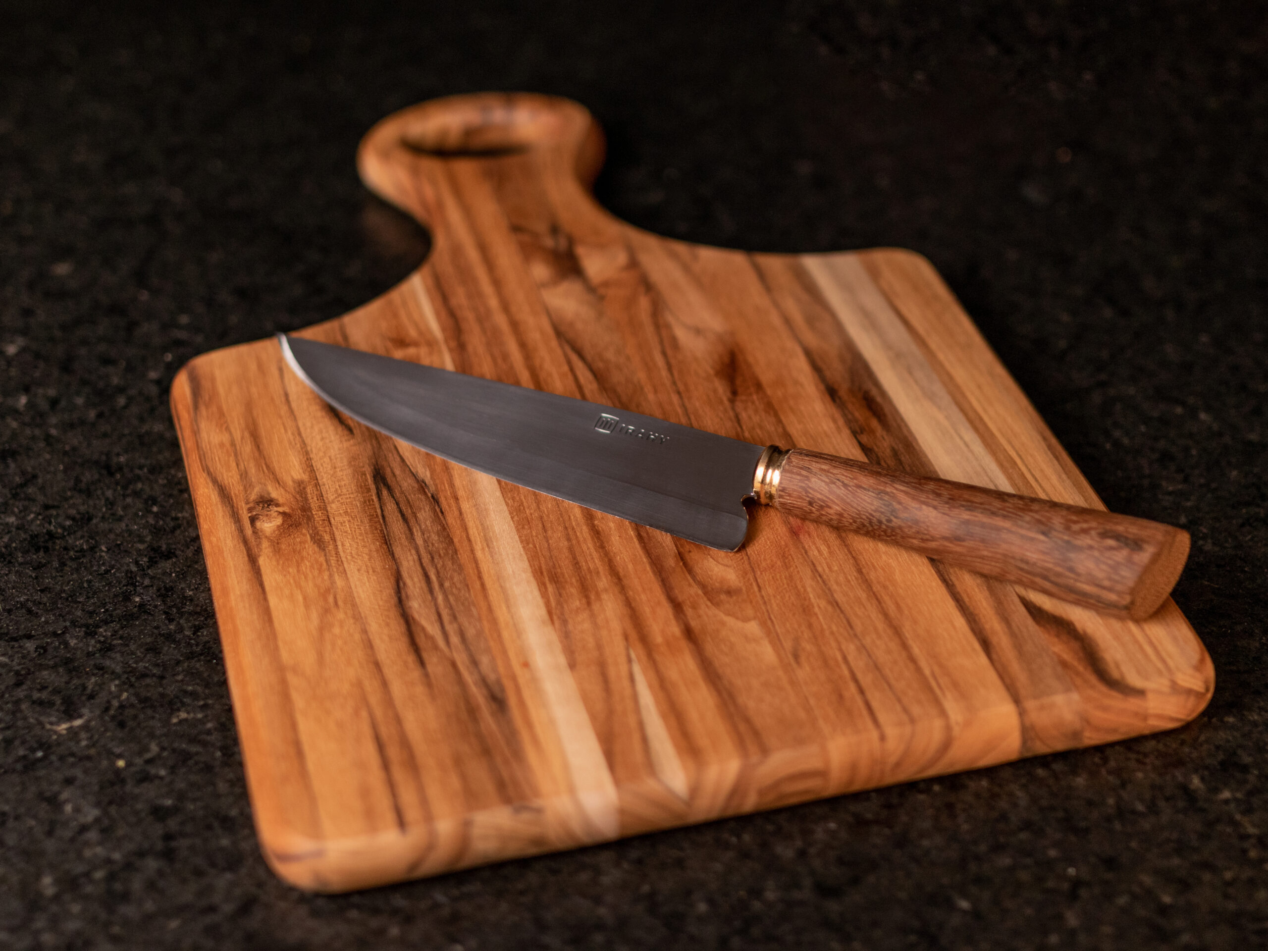 Como são fabricadas as facas artesanais?